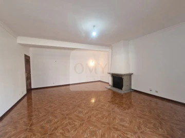 Apartamento T3 para Arrendamento em Nossa Senhora da Conceição, São Pedro e São Dinis