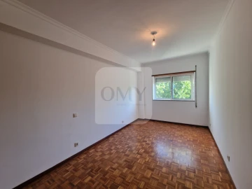 Apartamento T3 para Arrendamento em Nossa Senhora da Conceição, São Pedro e São Dinis