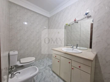Apartamento T3 para Arrendamento em Nossa Senhora da Conceição, São Pedro e São Dinis