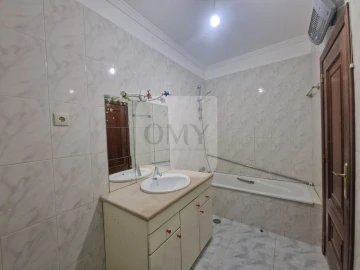 Apartamento T3 para Arrendamento em Nossa Senhora da Conceição, São Pedro e São Dinis