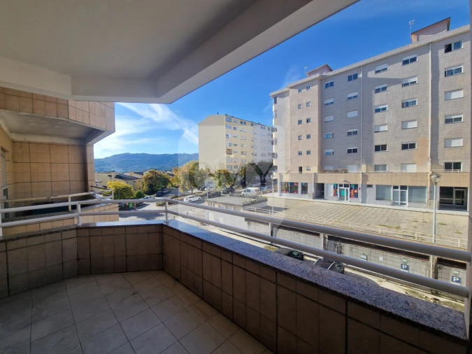 Apartamento T3 para Arrendamento em Nossa Senhora da Conceição, São Pedro e São Dinis Foto 3