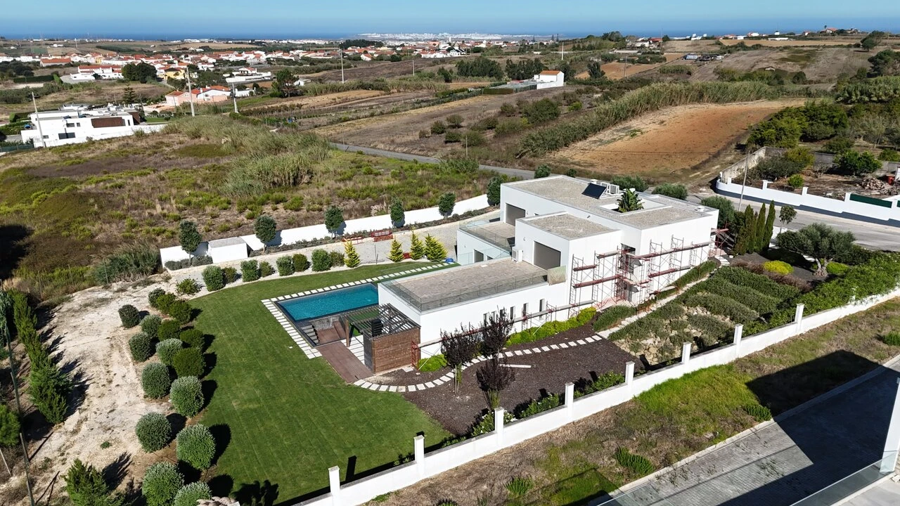 Moradia T4 para Venda em Atouguia da Baleia Foto 11