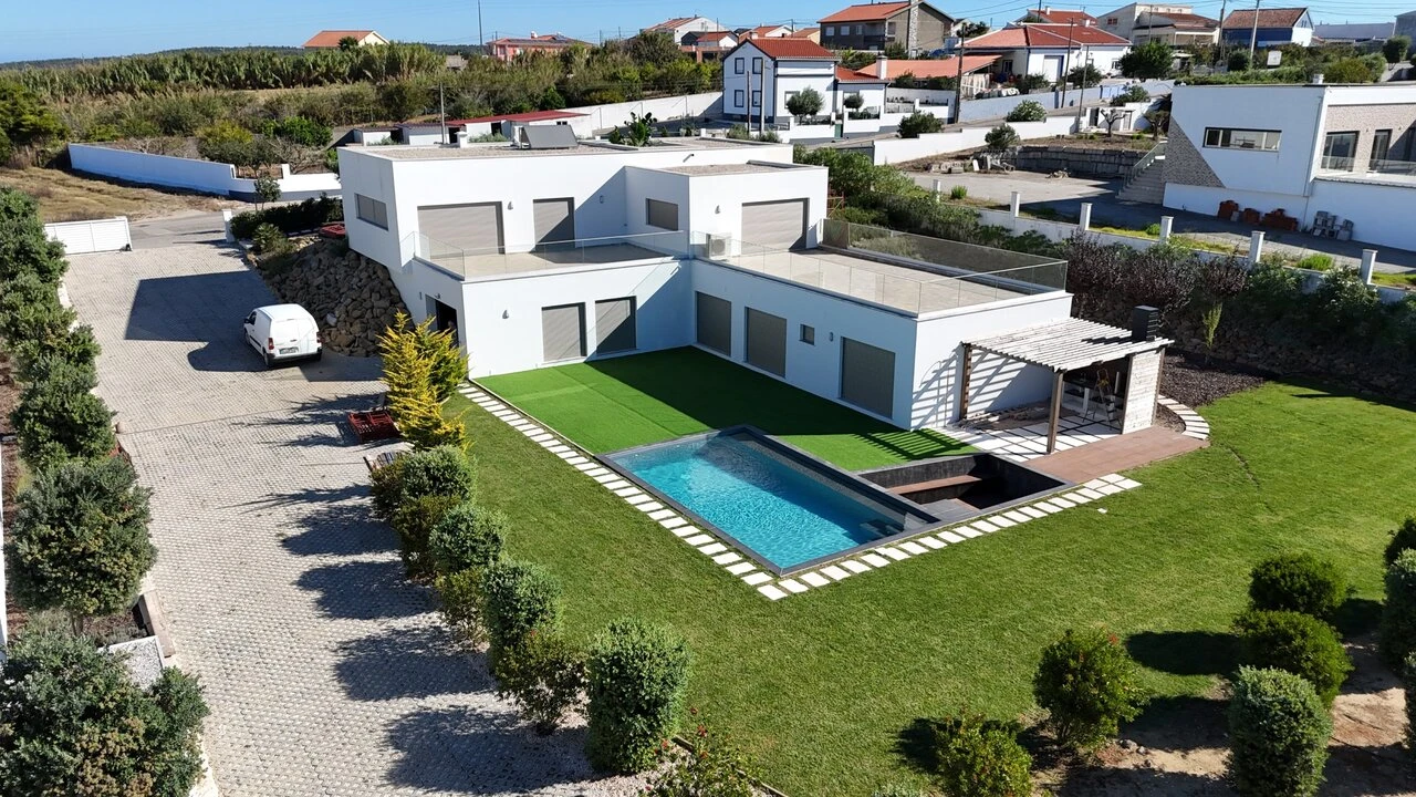 Moradia T4 para Venda em Atouguia da Baleia Foto 4