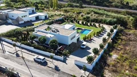 Moradia T4 para Venda em Atouguia da Baleia