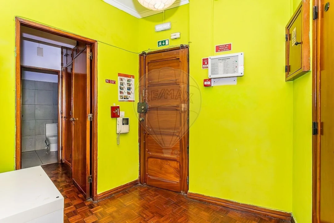 Apartamento T1 para Venda em Areeiro Foto 5