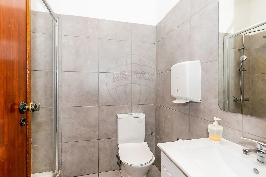 Apartamento T1 para Venda em Areeiro Foto 9