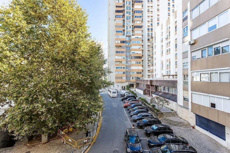 Apartamento T1 para Venda em Areeiro Foto 17