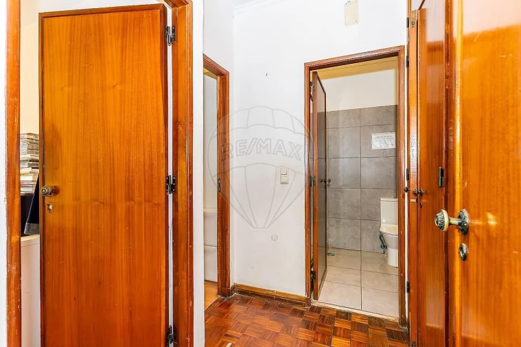 Apartamento T1 para Venda em Areeiro Foto 8
