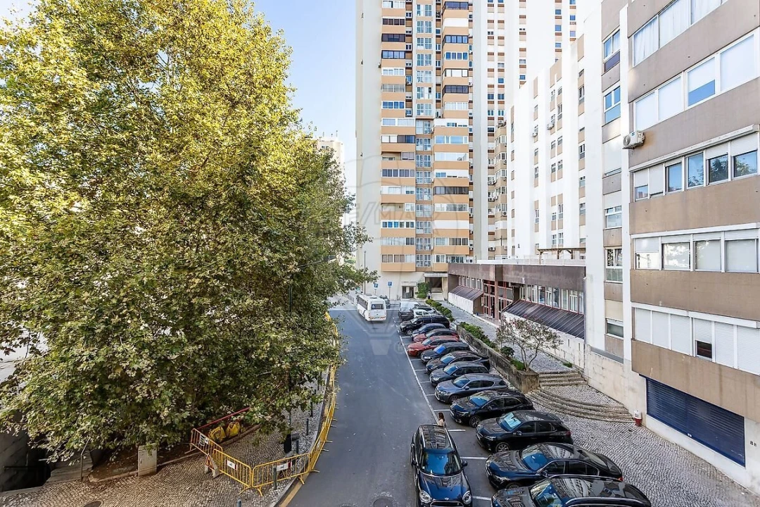 Apartamento T5 para Venda em Areeiro Foto 41
