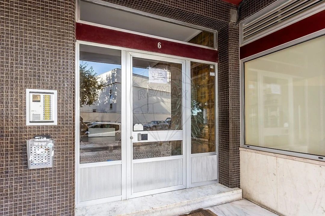 Apartamento T5 para Venda em Areeiro Foto 2