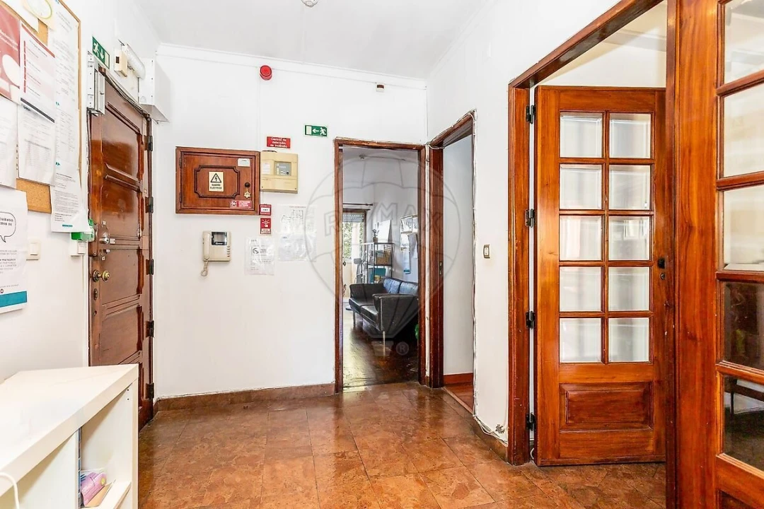 Apartamento T5 para Venda em Areeiro Foto 7