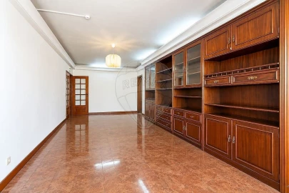 Apartamento T5 para Venda em Areeiro