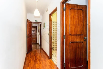 Apartamento T5 para Venda em Areeiro
