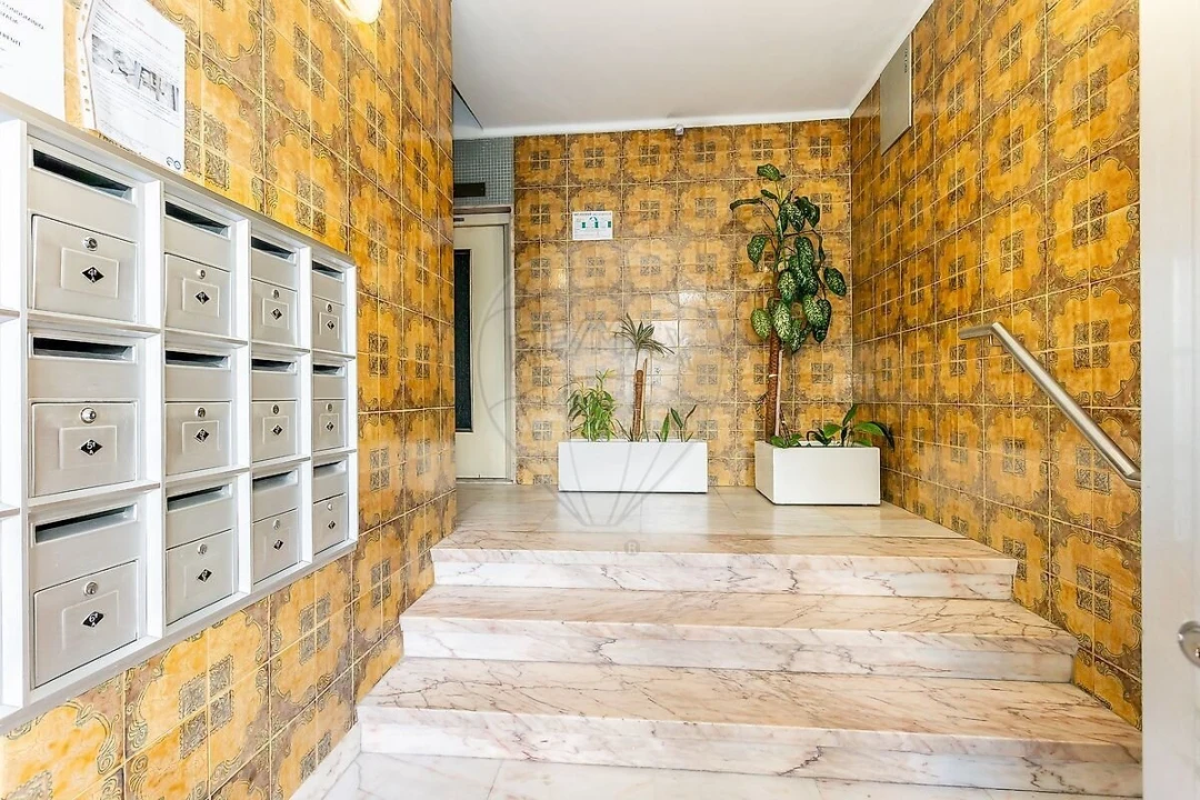 Apartamento T5 para Venda em Areeiro Foto 3