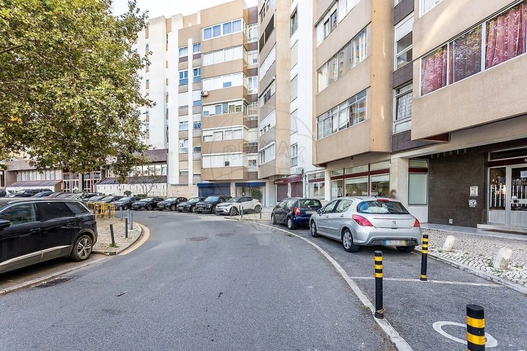 Apartamento T5 para Venda em Areeiro Foto 39