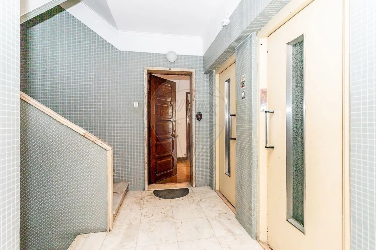 Apartamento T5 para Venda em Areeiro Foto 4