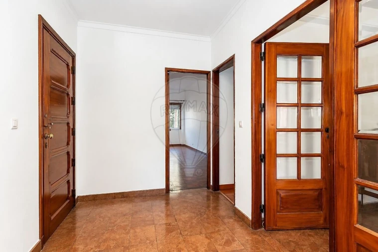 Apartamento T5 para Venda em Areeiro Foto 8