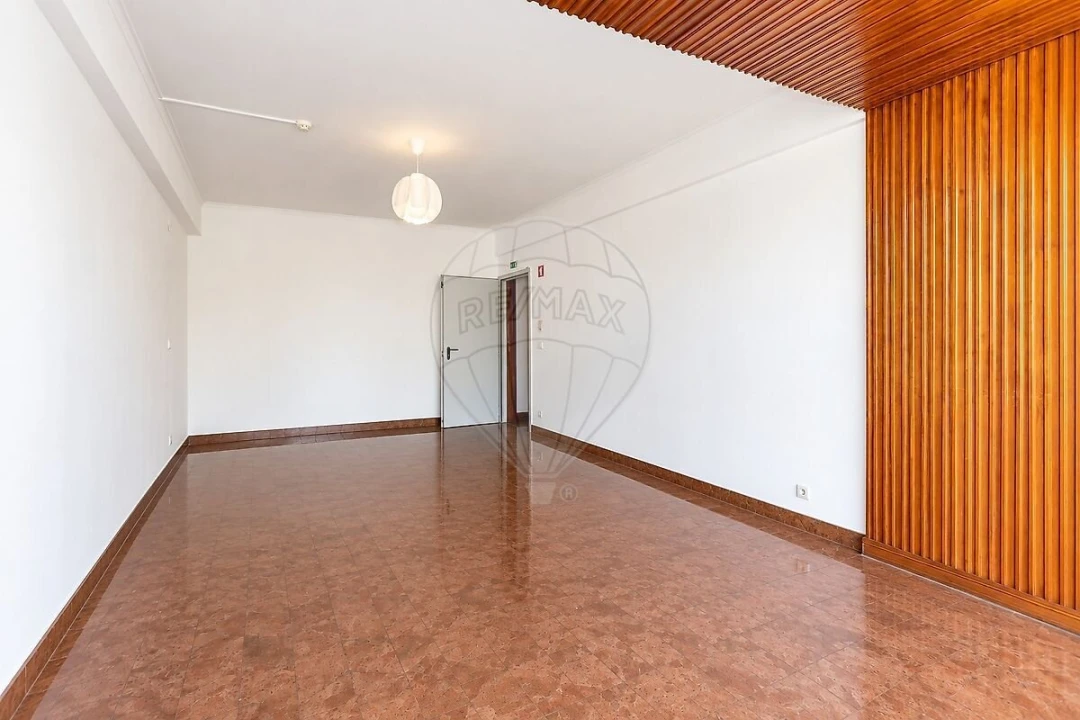 Apartamento T5 para Venda em Areeiro Foto 12