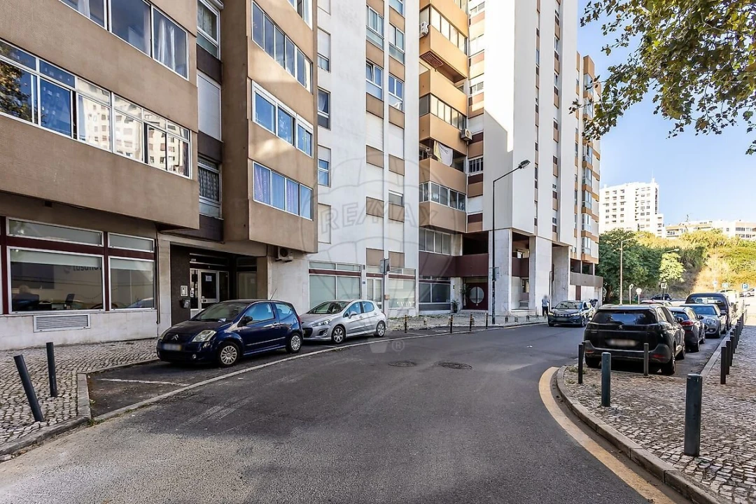 Apartamento T5 para Venda em Areeiro Foto 1