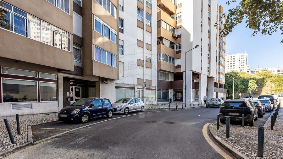 Apartamento T5 para Venda em Areeiro