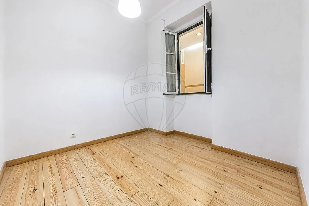 Apartamento T2 para Venda em Arroios Foto 9