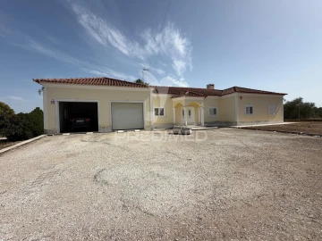 Apartamento T5 para Venda em São João Baptista
