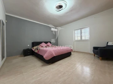 Apartamento T5 para Venda em São João Baptista