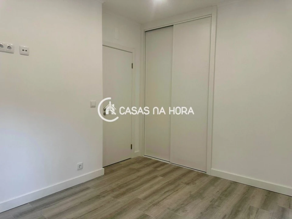 Apartamento T1 para Arrendamento em Corroios Foto 7