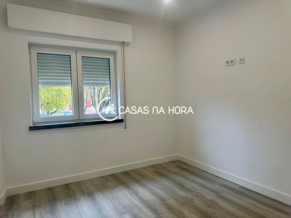 Apartamento T1 para Arrendamento em Corroios Foto 8
