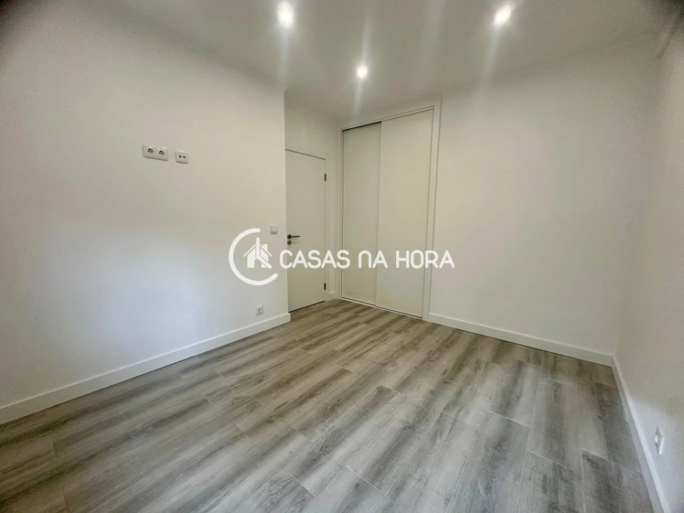 Apartamento T1 para Arrendamento em Corroios Foto 2
