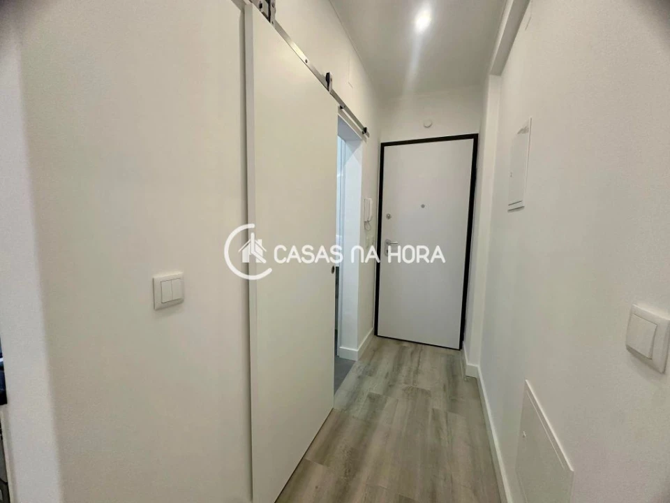 Apartamento T1 para Arrendamento em Corroios Foto 13