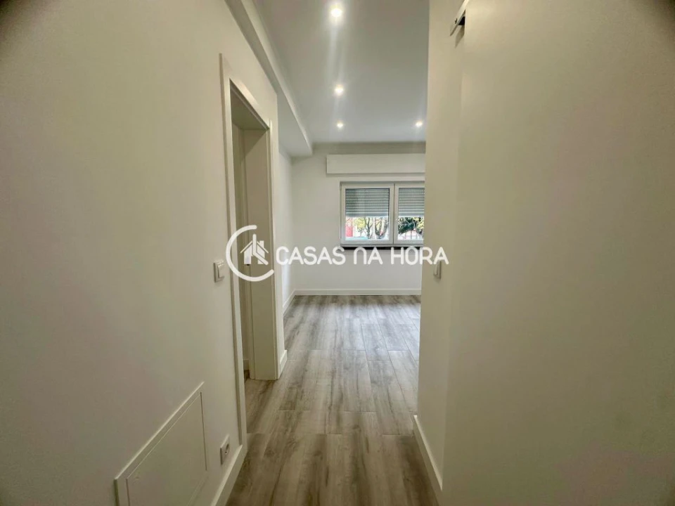 Apartamento T1 para Arrendamento em Corroios Foto 14