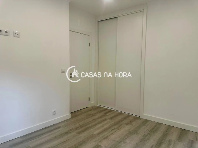 Apartamento T1 para Arrendamento em Corroios Foto 7