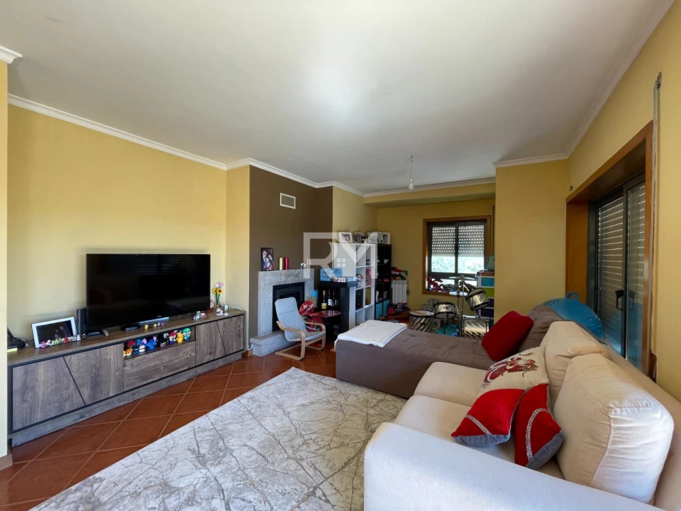 Apartamento T3 para Arrendamento em Valongo Foto 2