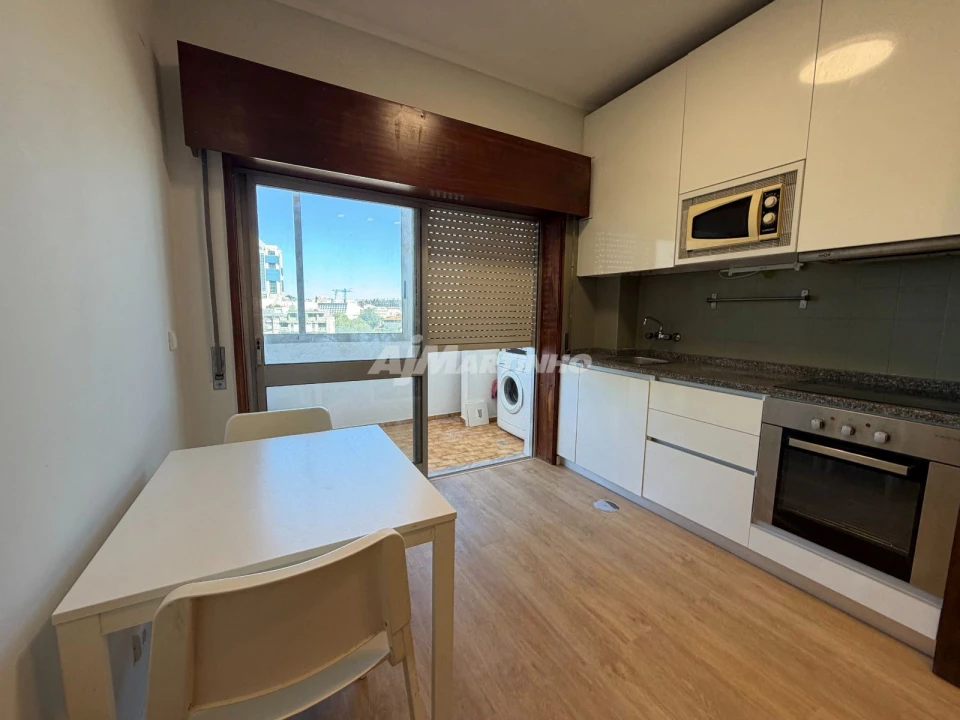 Apartamento T1 para Arrendamento em Lordelo do Ouro e Massarelos Foto 4