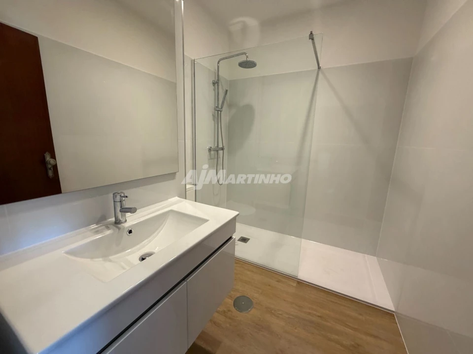 Apartamento T1 para Arrendamento em Lordelo do Ouro e Massarelos Foto 10