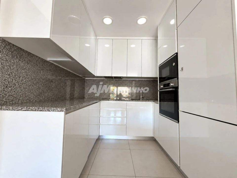 Apartamento T1 para Arrendamento em Paranhos Foto 4