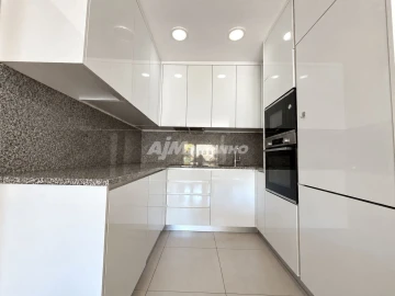 Apartamento T1 para Arrendamento em Paranhos