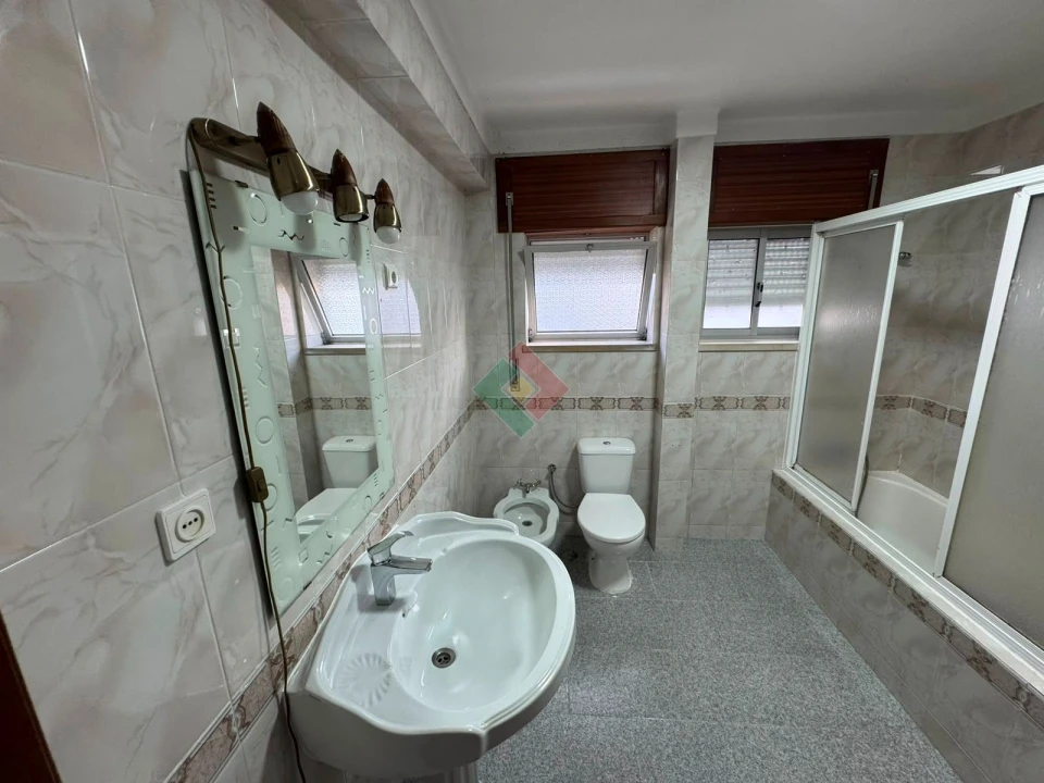 Apartamento T3 para Venda em Sé e São Lourenço Foto 9