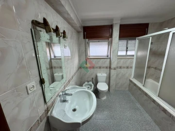Apartamento T3 para Venda em Sé e São Lourenço