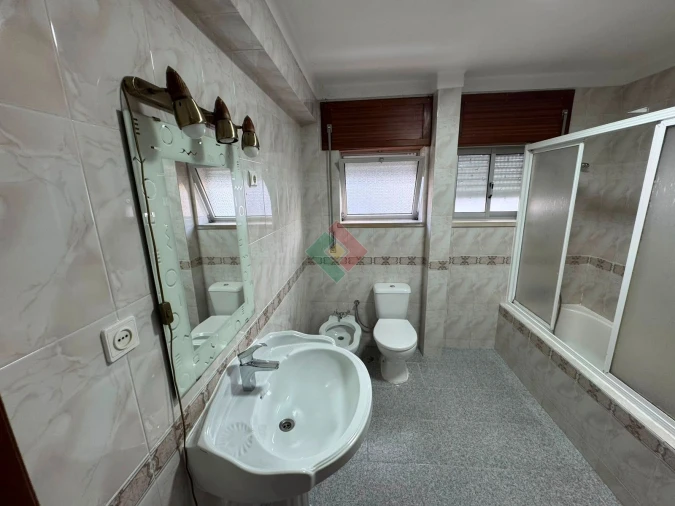 Apartamento T3 para Venda em Sé e São Lourenço Foto 9
