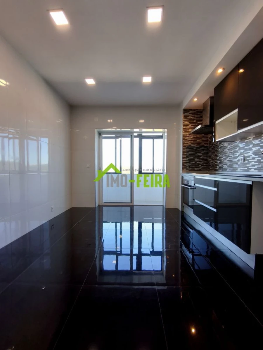 Apartamento T3 para Venda em Paços de Brandão Foto 8