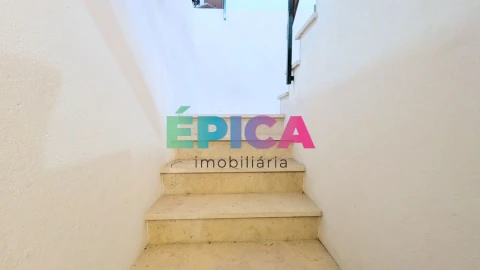 Moradia T5 para Venda em São João Baptista