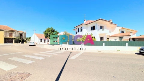 Moradia T5 para Venda em São João Baptista