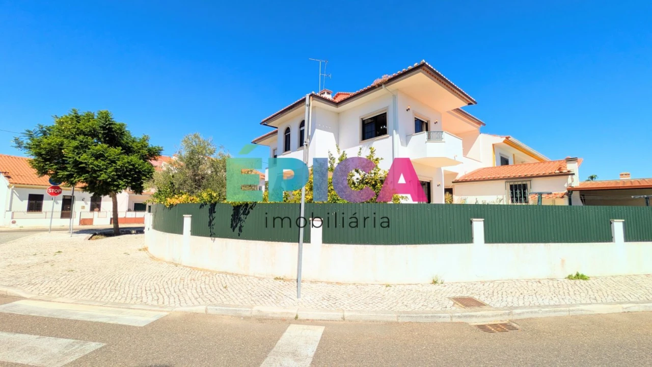 Moradia T5 para Venda em São João Baptista Foto 1