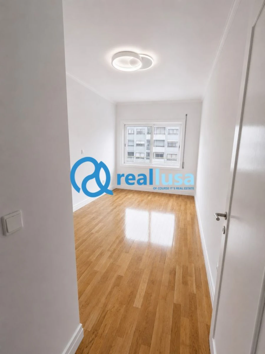 Apartamento T1 para Venda em Mafamude e Vilar do Paraíso Foto 4