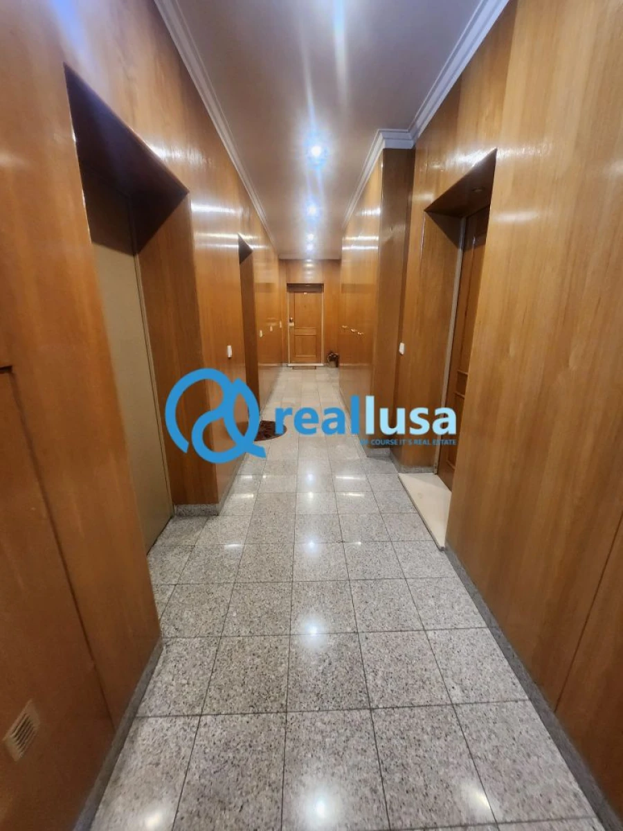 Apartamento T1 para Venda em Mafamude e Vilar do Paraíso Foto 9