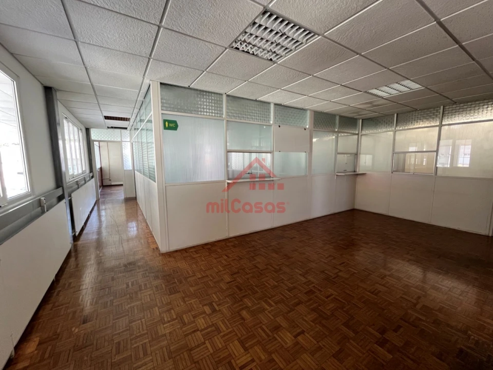 Escritório para Arrendamento em Santa Maria, São Pedro e Matacães Foto 1