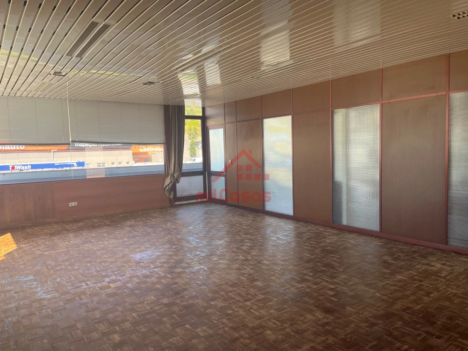Escritório para Arrendamento em Santa Maria, São Pedro e Matacães Foto 6