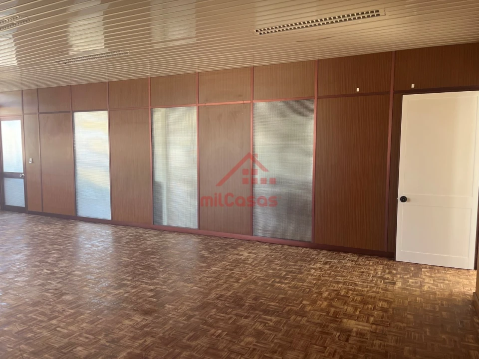 Escritório para Arrendamento em Santa Maria, São Pedro e Matacães Foto 7